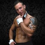 Evan, notre glacial Stripteaseur blond aux yeux bleu en limousine à Paris (75) pas cher.